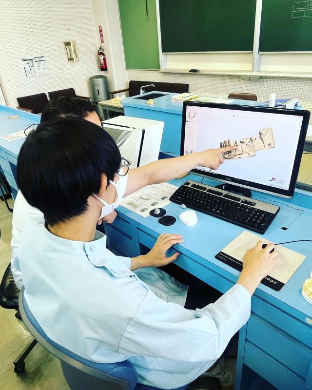 歯科技工士科2年生はCAD/CAMを使って補綴物の製作を行なっています！
#宮崎歯科技術専門学校 #宮歯専 #歯科衛生士科 #歯科技工士科